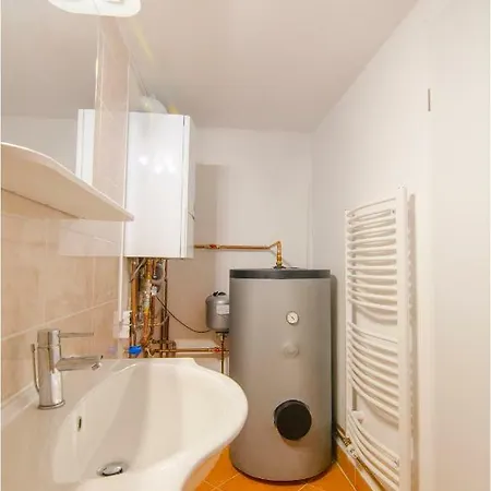 Studio Southwest 1 With Aircon & Free Parking *